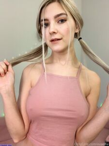 Eva Elfie 独家 OnlyFans 泄露的裸照