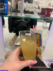 bionda britannica esclusiva OnlyFans nudi trapelati