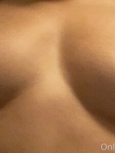 Yasmin別名queenb94の新しいホットなOnlyFansの流出ヌード