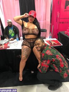 辉煌神圣的新热OnlyFans泄露裸照