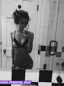 アンバーリー・ウェストのヌードとポルノが流出