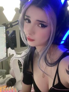 Alyri 最新的 Onlyfans 高级泄露