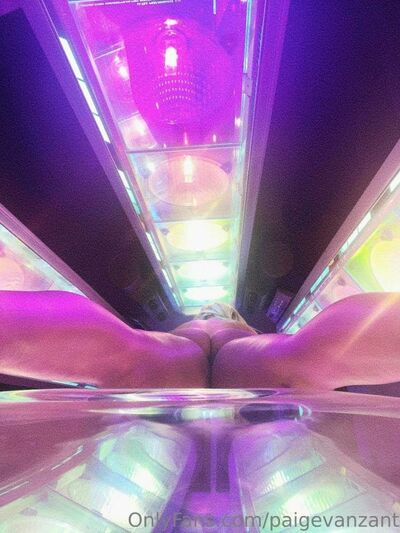 Пейдж ВанЗант Нагой Солнечной Кровати Набор Onlyfans Утечка