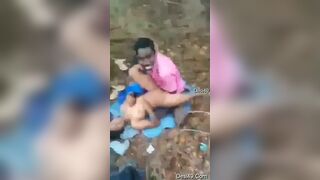 Andhra country girl was naked in the forest and also made her MMS
 Indian Video