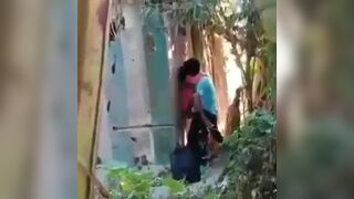 Secretly recorded lovers fucking standing behind the house
 Indian Video