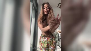 Poonam Pandey Indian Beauty Dancing Topless Naked While Talking Onlyfans Video