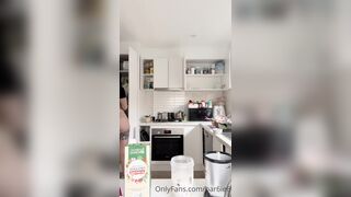 Bar6ie6 Aka Barbiethreesix Making A Juice In Kitchen With Her Tits Out Onlyfans Leaked Video