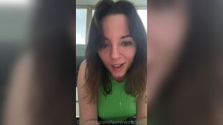 Laurenkimripley Petite Girl Talking to Her Fans While on Live Onlyfans Video