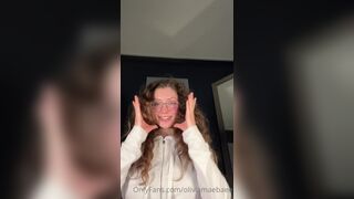 Oliviamaebae Nerdy Beauty Takes Off Her Pants and Rubs Her Pussy Onlyfans Video