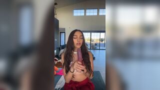 Teen Beauty Love to Showing Off her Tits and Sucking a Dildo While in Live Stream Video