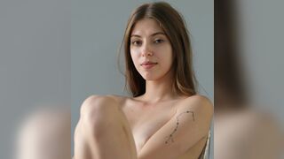 Avery Nona Pretty Girl Shows Her Shaved Pussy Teasing Closeup Video