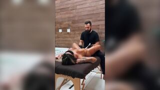 Lays Peace nude receiving massage and being masturbated by the guy