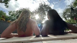 Realitywithriss and Her Ebony Friend Exposed Their Big Booty While Sitting on a Pool Onlyfans Video