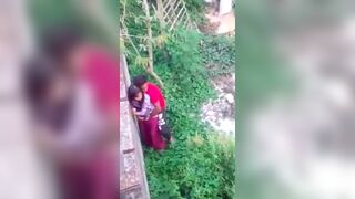 Filmed neighbor lovers secretly fucking under the guise of wall compound
 Indian Video