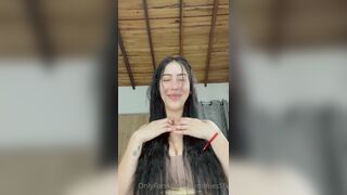 Gummies15 Pretty Slut Shows Her Big Tits Onlyfans Video