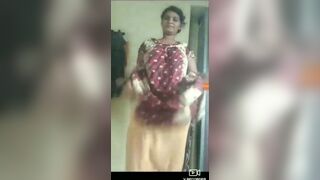 Gadraya body cute sister-in-law took off the gown petticoat and got naked
 Indian Video