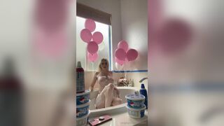 Msfiiire Puts Icing All Over Her Nude Body Onlyfans Video