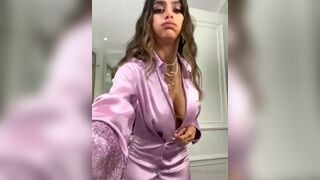 Mia Khalifa Topless High Heel Try-On OnlyFans Video Leaked