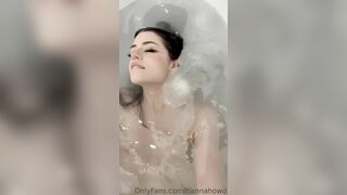 Hannah Owo Nude Bubble Bath Onlyfans Video Leaked