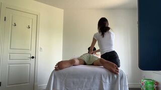 Sinfuldeeds Hot Asian Masseur Giving Handjob to a Customer Onlyfans Video