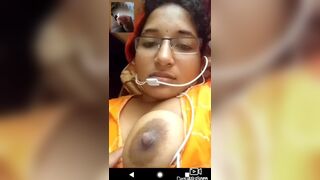 Boyfriend slapped after seeing girlfriend’s kiss on video call
 Indian Video