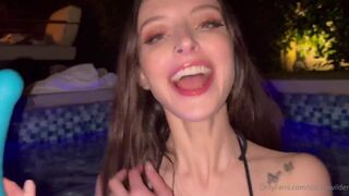 Dainty Wilder Jacuzzi Squirt