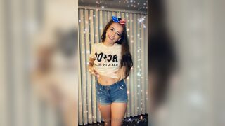 Chelsea_lynn295 Pretty Teen Stripteasing Herself Onlyfans Video