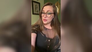 Lillias Right Showing Her Amazing Figure While Talking to Her Fans Video