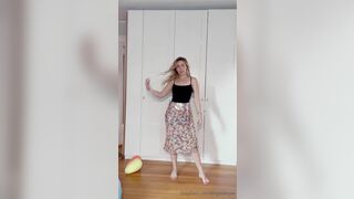 Dinglederper Young Blonde Exposed her Amazing Figure While Try on Haul Onlyfans Video