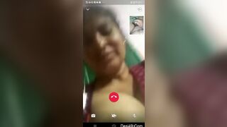 Sister-in-law showed boobs on video call, boy hit her fist
 Indian Video