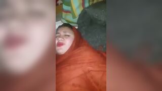 Mohsin kisses Lahore hijabi Arfa Khalajan
 Indian Video