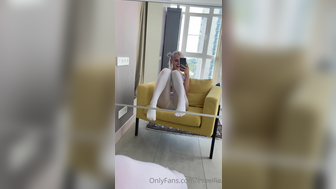 Eva Elfie Taking Perky Boobs Out And Rubs Pussy Through Jeans Onlyfans Video