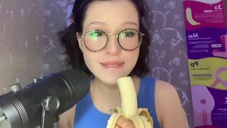 LEZZY BUNNY ASMR SUCKING & LICKING BANANA