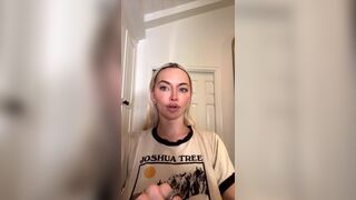 Lindseypelas Takes off her Cloths to Shows Big Natural Tits While Talking to her Fans Video