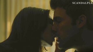 Sexy Emily Ratajkowski Nude Making Out Scene From ‘Gone Girl’ Movie