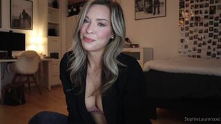 SophieLaurenxxo Blonde Milf Gets Curvy Tits Exposed While Talking to her Fans in Live Onlyfans Video