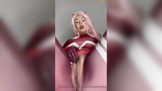 Zoë Renea Ripped her Pants and Stretching her Pussy with a Dildo Onlyfans Video