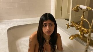 Mia Khalifa Fully Nude In Bathtub Slipping Both Nipples Onlyfans Video