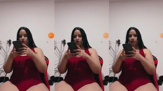 Busty Girl Exposed her Big Thigh in Live Stream Video