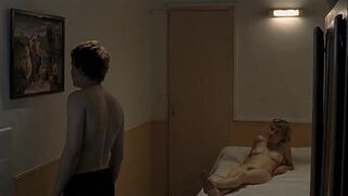 Hot Lola Naymark nude, Melanie Leary nude – Dans tes bras (2009)