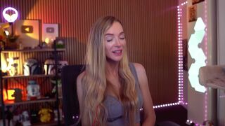 Bebahan Blonde Girl Reacting to Porns Onlyfans Video