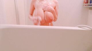 Hitomi_official Playing Huge Tits In The Bathtub Onlyfans Video