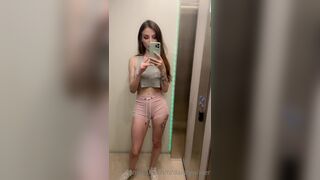 Dainty Wilder Elevator Cum Video Leaked