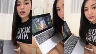 hot asian plays with herself Vide