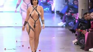 Thicc Babe Catwalk Wearing Sexy Lingerie Leaked Video