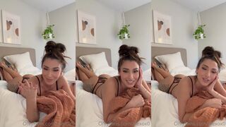 Alexox0 Shows Big Buns Laying on Bed Onlyfans Video