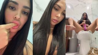 Ana Paula Saenz Nude Pussy Masturbate in Bathroom Leak Video