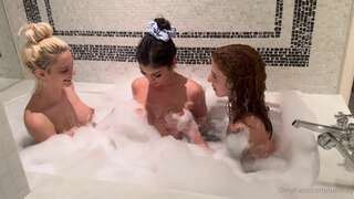 Lumi Ray With Queenie Sateen and Kenna James Lesbian Threesome Onlyfans Leak