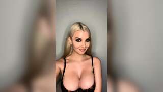 Emily Sears Live Stream Boobs Show With Friend Video