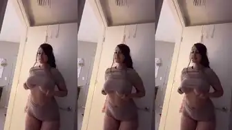 Hot Asian Girl divaflawless in Sexy Lingerie Teasing Her Tits